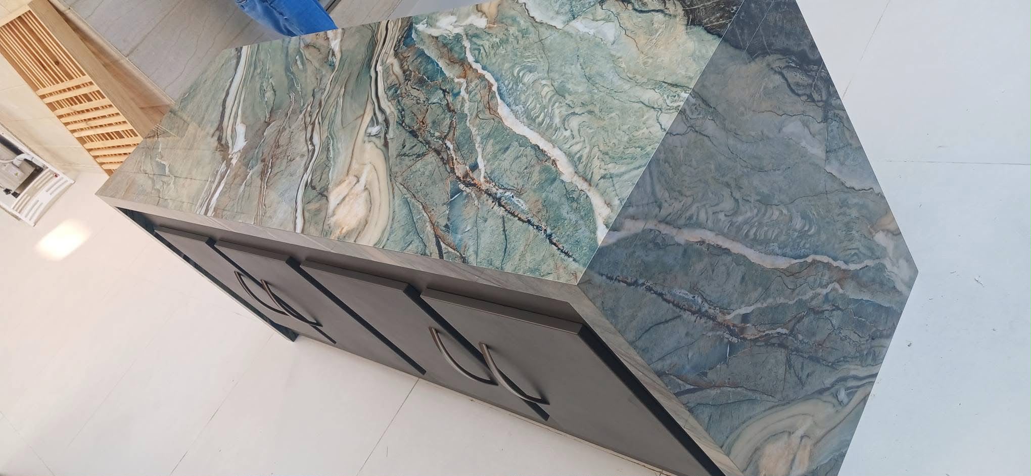 Outdoor BBQ island with a waterfall-edge porcelain countertop