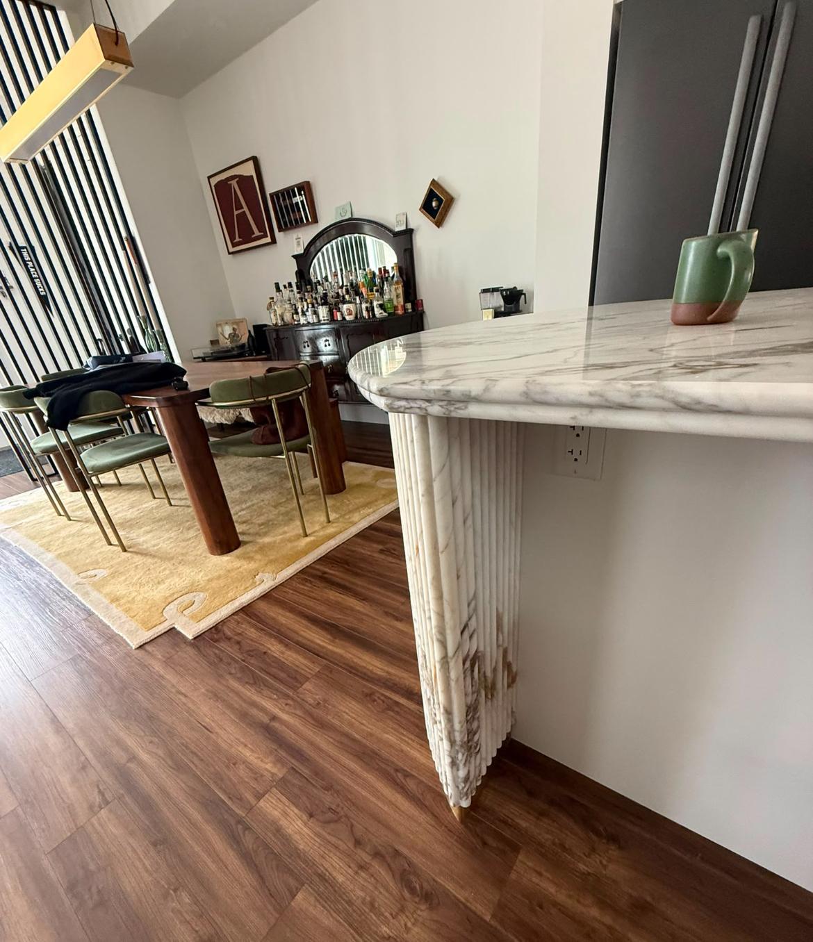 Rear view of a rounded marble-look quartz island leg